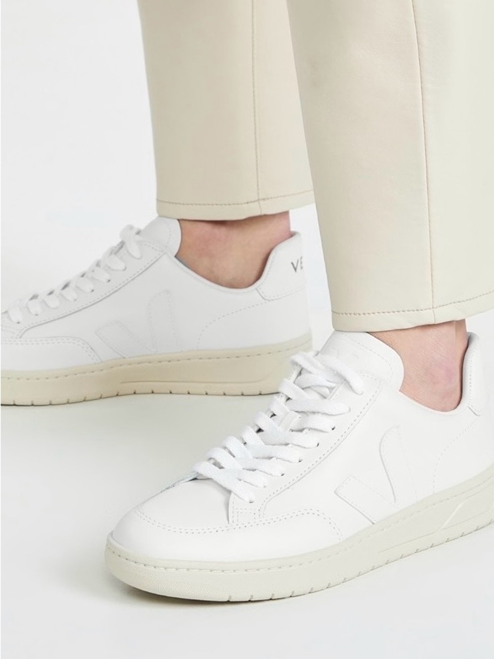 Veja Women's White Leather V 12 Low-Top Sneakers